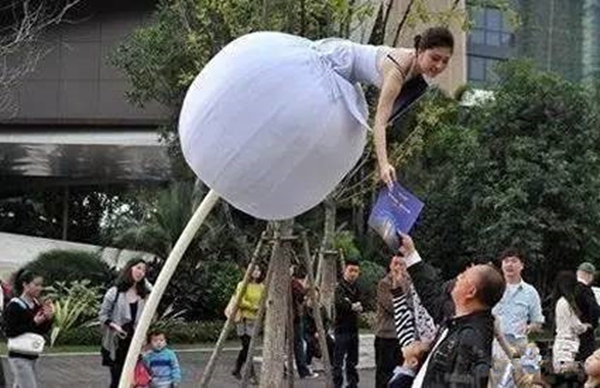 餐廳派傳單的N種姿勢 這樣發(fā)能省掉20萬的廣告費！