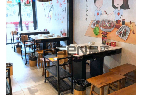 火鍋?zhàn)烙惺裁磧?yōu)點(diǎn)？為什么開(kāi)火鍋店要用火鍋?zhàn)?><div><h3>火鍋?zhàn)烙惺裁磧?yōu)點(diǎn)？為什么開(kāi)火鍋店要用火鍋?zhàn)?/h3><p>現(xiàn)如今，我們消費(fèi)者消費(fèi)已不再是單純的吃食物更多的是享受環(huán)境。消費(fèi)者到一家店首先看得就是就餐環(huán)境、后廚出菜頻率、就餐安全問(wèn)題都是很容易被忽視的大問(wèn)題。...</p><p>2019-11-13</p></div></a></li>
        </ul>
    </div>
    <div   class=